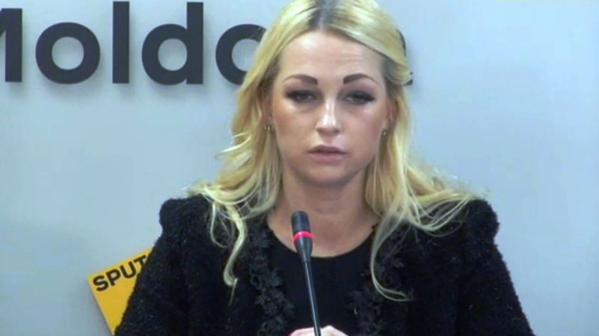VIDEO. Atitudine de funcționar. Primarul de la Jora de Mijloc, Marina Tauber, cu mătura asupra unei jurnaliste de la Radio Orhei: „Vreau să mătur aici, e murdar din urma dvs”