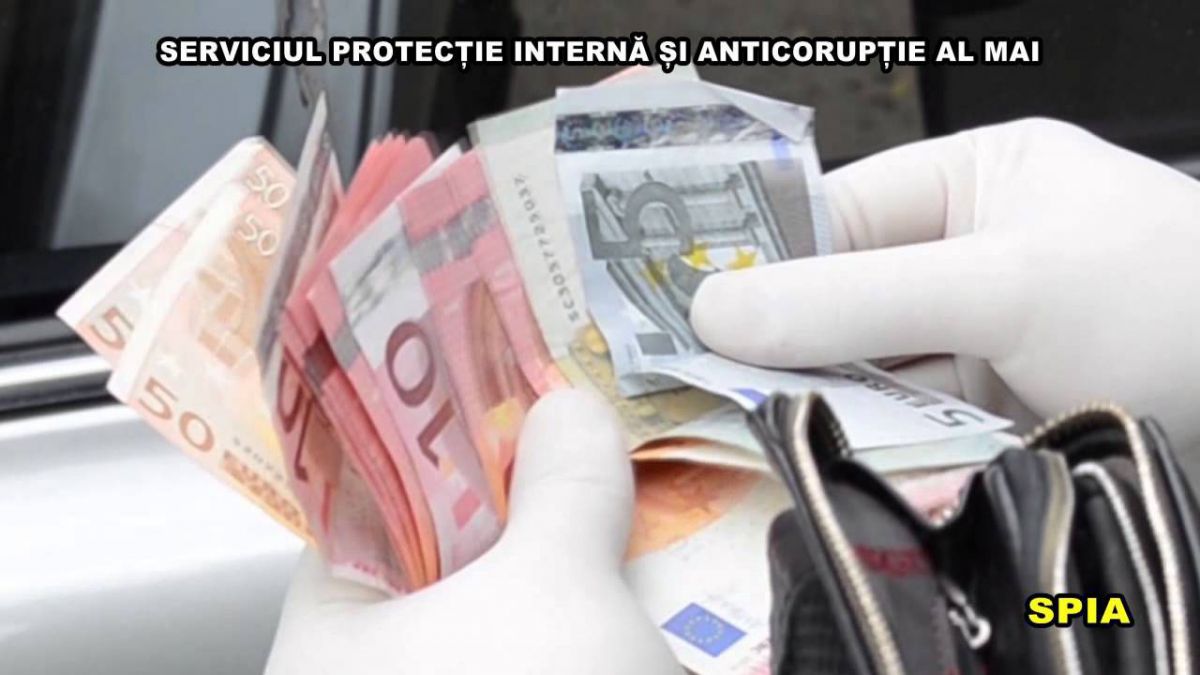 VIDEO. Avocat din Chișinău, reținut pentru extorcarea a 20 000 de euro de la propriul client