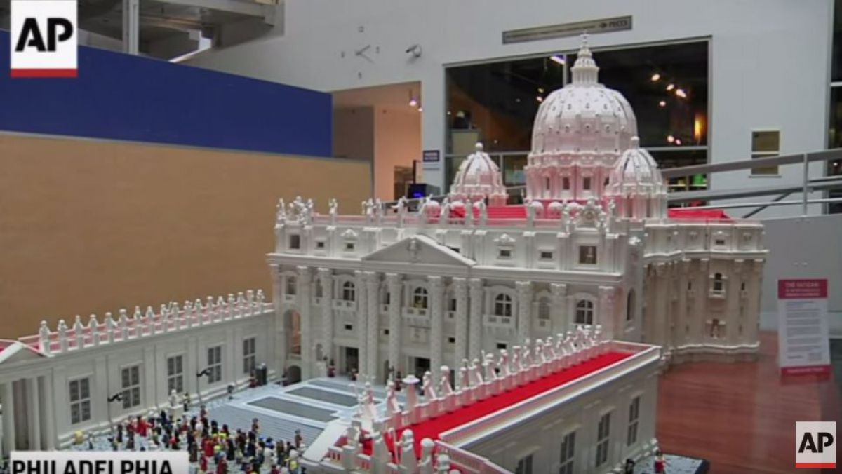 VIDEO. Basilica Sf Petru din Vatican, recreată din peste 45 de mii de piese lego