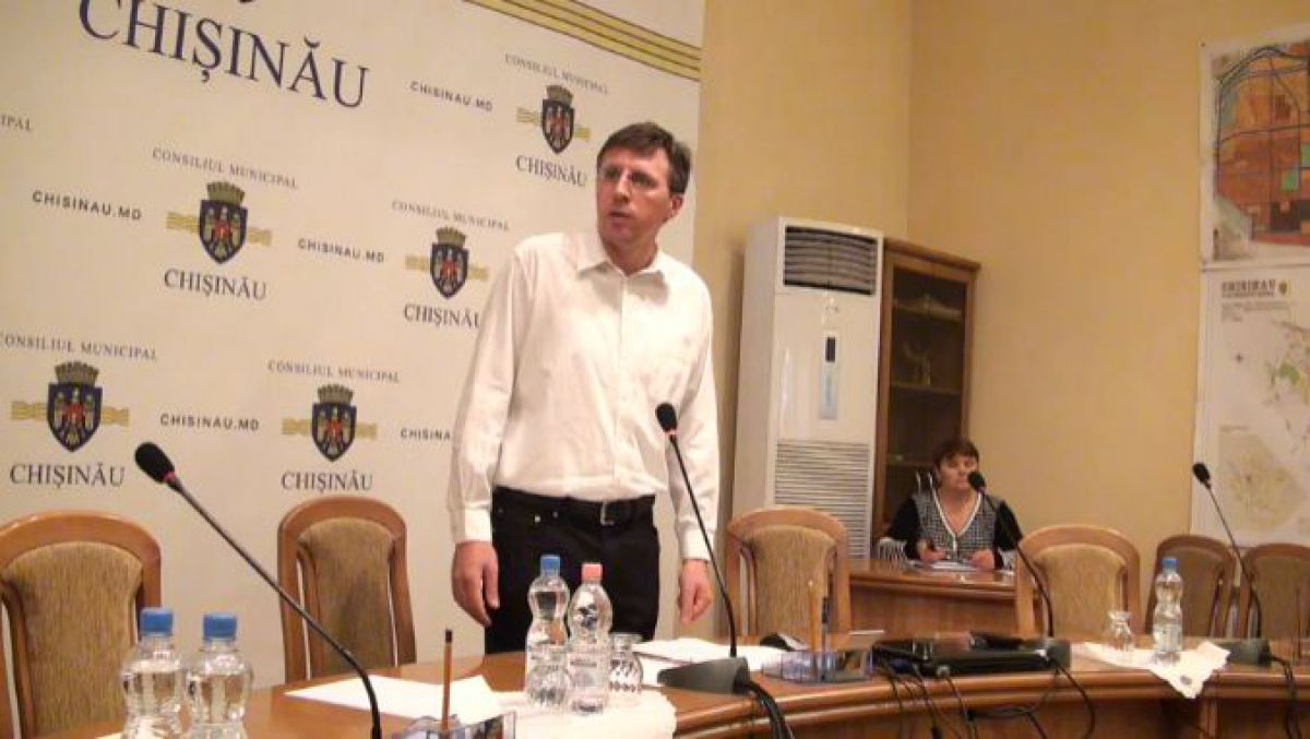 VIDEO. Chirtoacă a întârziat intenționat la ședința CMC, pentru a nu permite socialiștilor să o conducă