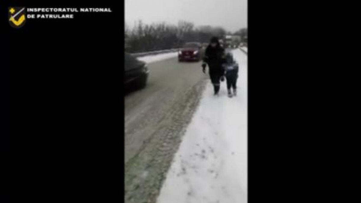 VIDEO. Copil rătăcit, găsit de polițiști la intrarea în Chișinău
