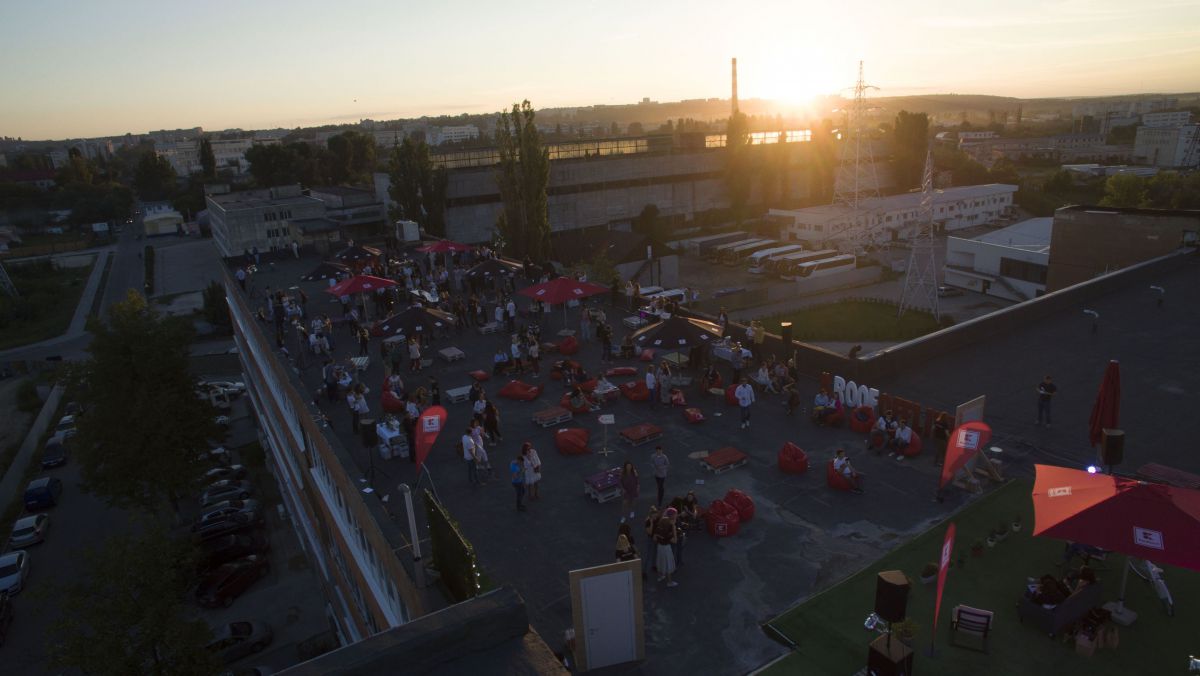 VIDEO. Cum a fost la #ROOFOFFLINE? O spun chiar vizitatorii evenimentului marca AGORA