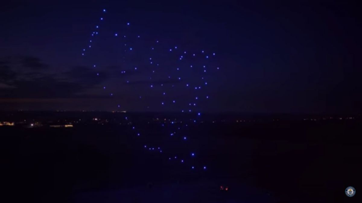 VIDEO. Cum arată 100 de drone care „dansează” pe Simfonia nr.5 a lui Beethoven