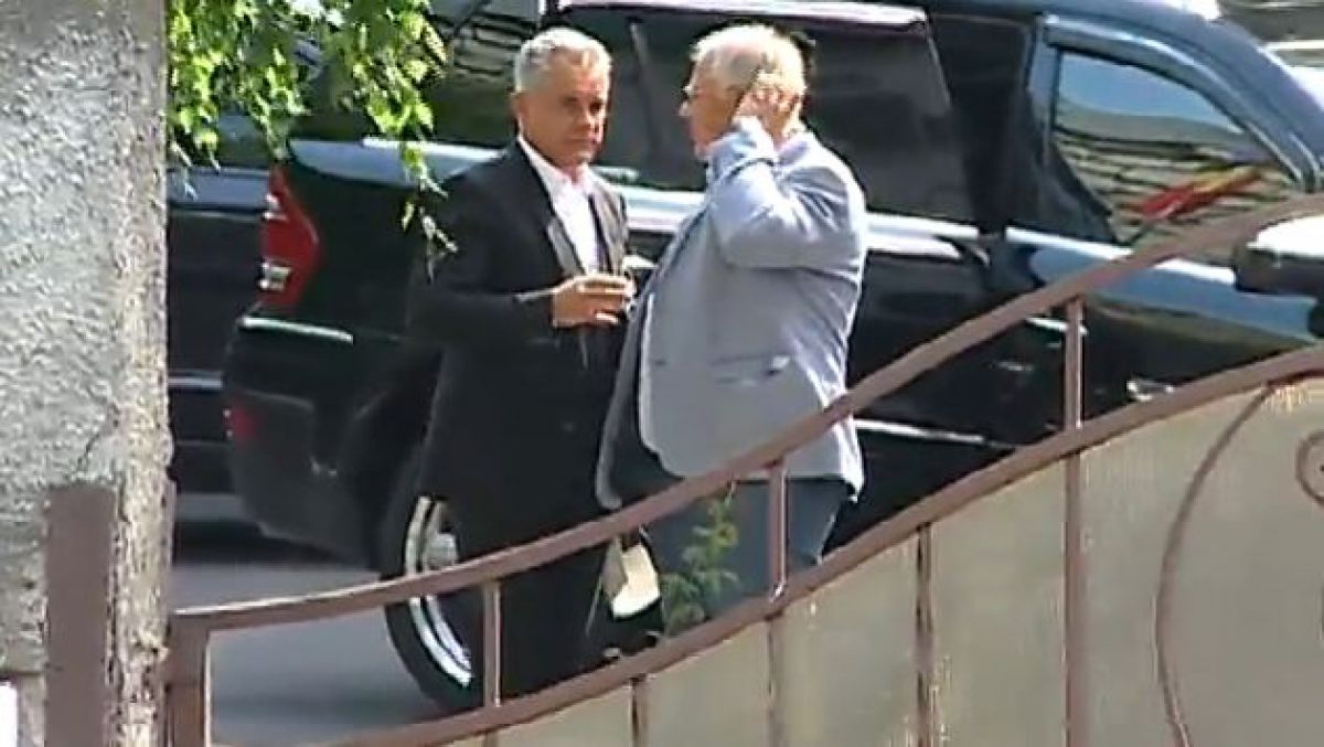 VIDEO. Diacov și Plahotniuc, în discuții la sediul PD după ședința AIE 3