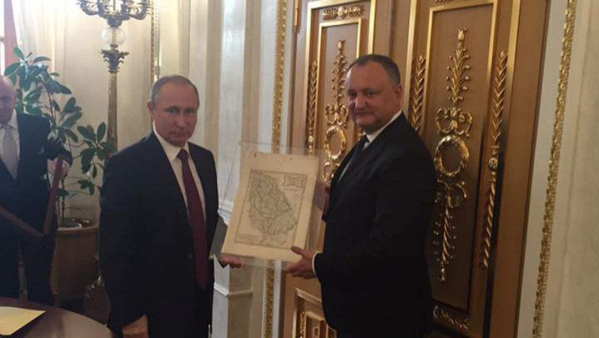 VIDEO. Dodon a primit de la Putin harta Moldovei Mari: E rău că în 1812, rușii s-au grăbit să pună granița la Prut