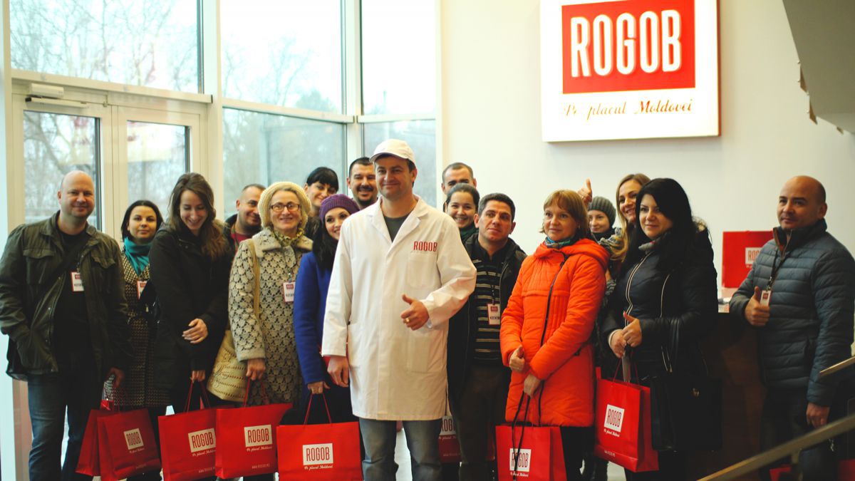 VIDEO. Excursie cu gust la compania „ROGOB”! Consumatorii au rămas impresionați de condițiile din fabrică
