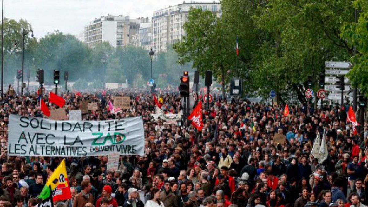 VIDEO. FOTO. Violențe la Paris în timpul demonstrațiilor de 1 mai