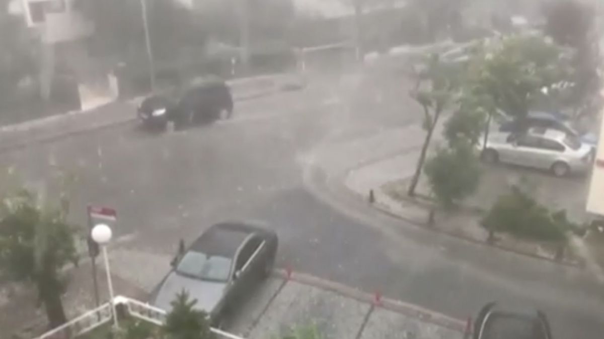 VIDEO. Istanbulul, dat peste cap de o furtună cu grindină. 10 oameni au fost răniți