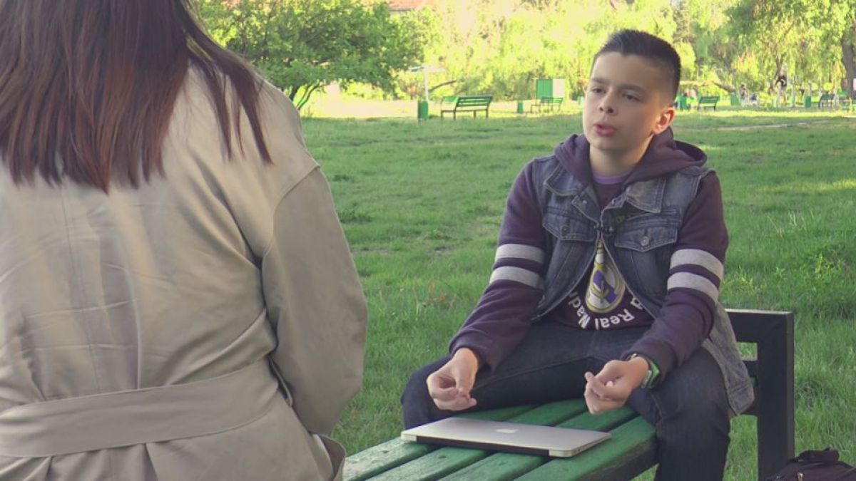 VIDEO. La 12 ani, comentează meciurile de fotbal ca un profesionist. Cunoaște-l pe Damian Marian