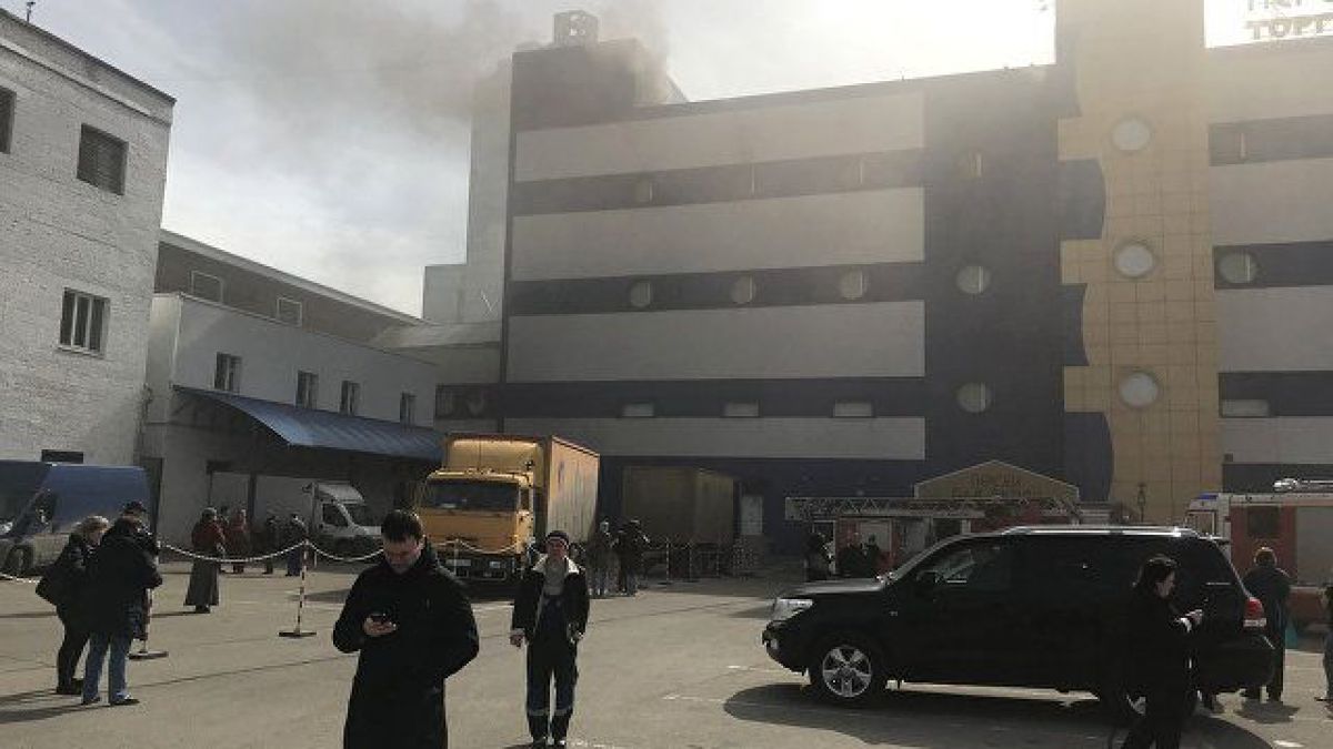 VIDEO. La Moscova a luat foc un centru comercial pentru copii. O persoană a decedat