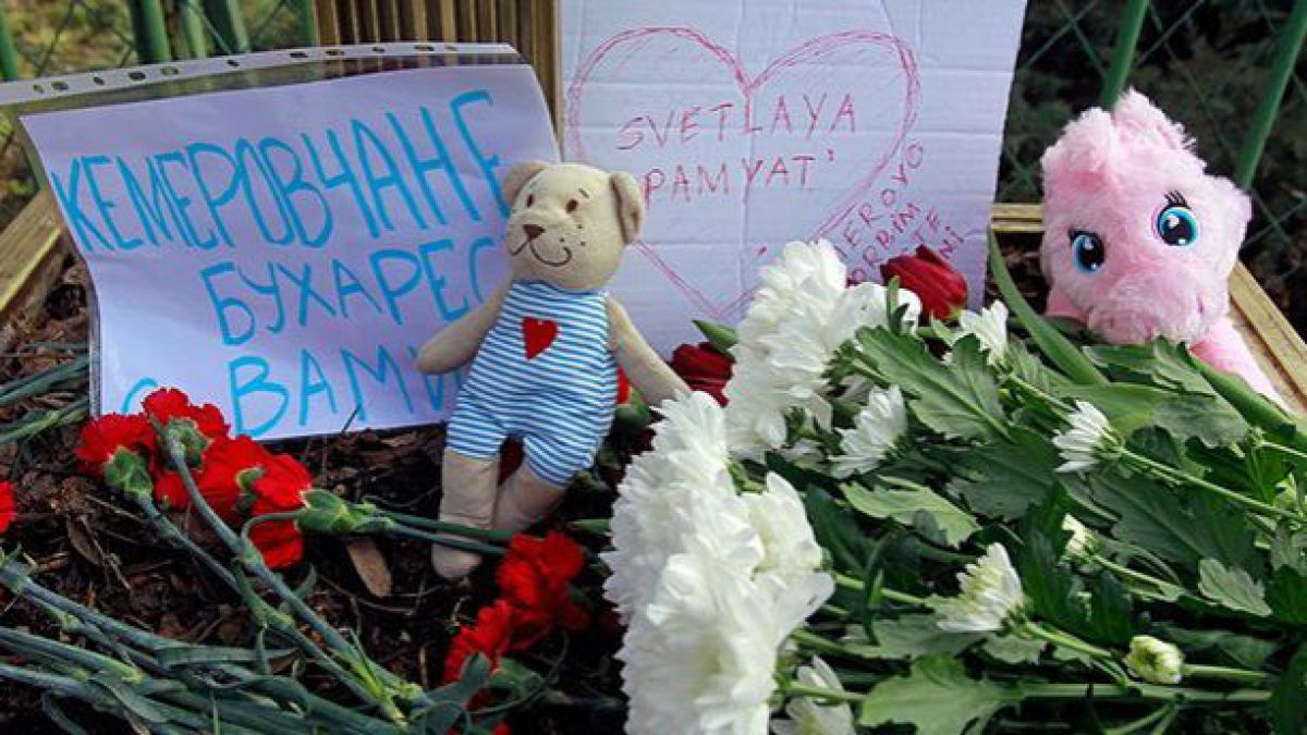 VIDEO. Memoria scurtă rămasă în urma durerii. Locuitorii din Kemerovo au renunțat la proteste, iar principala piață din oraș a fost îngrădită