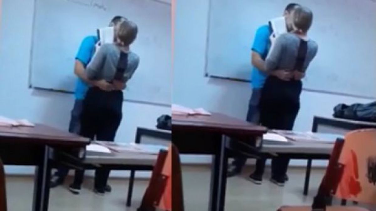 VIDEO. Notă de trecere în schimbul unui sărut. Un profesor din România, filmat în timp ce sărută o elevă în fața clasei