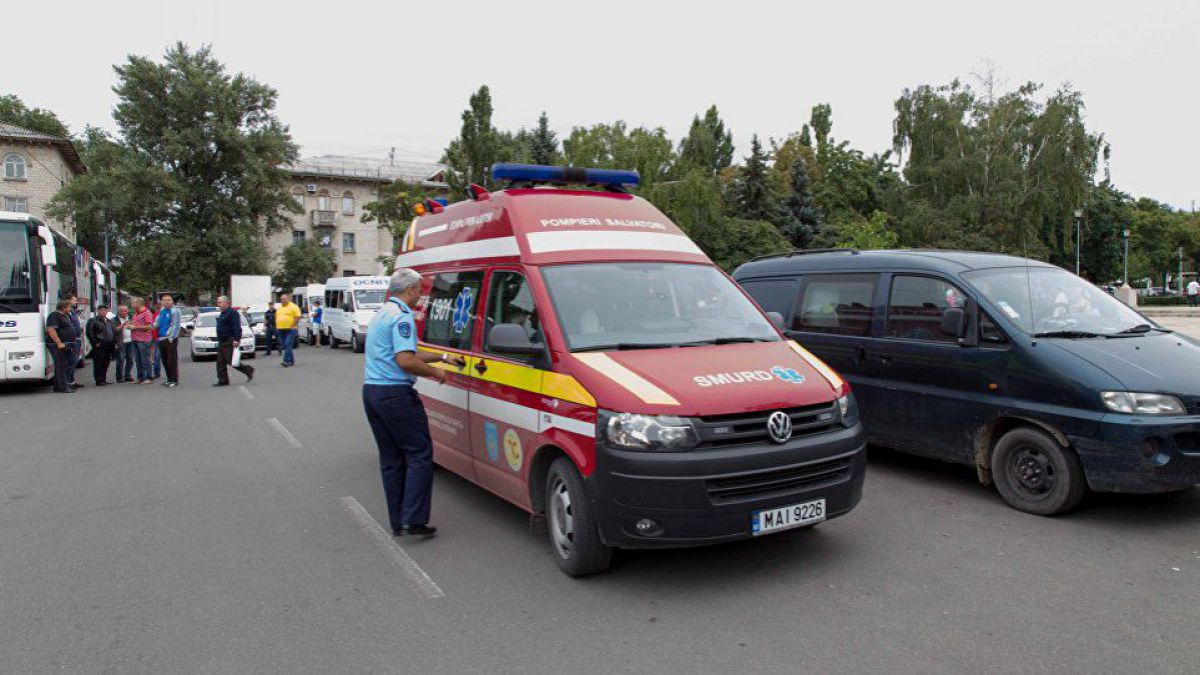 VIDEO. O femeie a ajuns la spital după ce a încercat să traverseze neregulamentar strada
