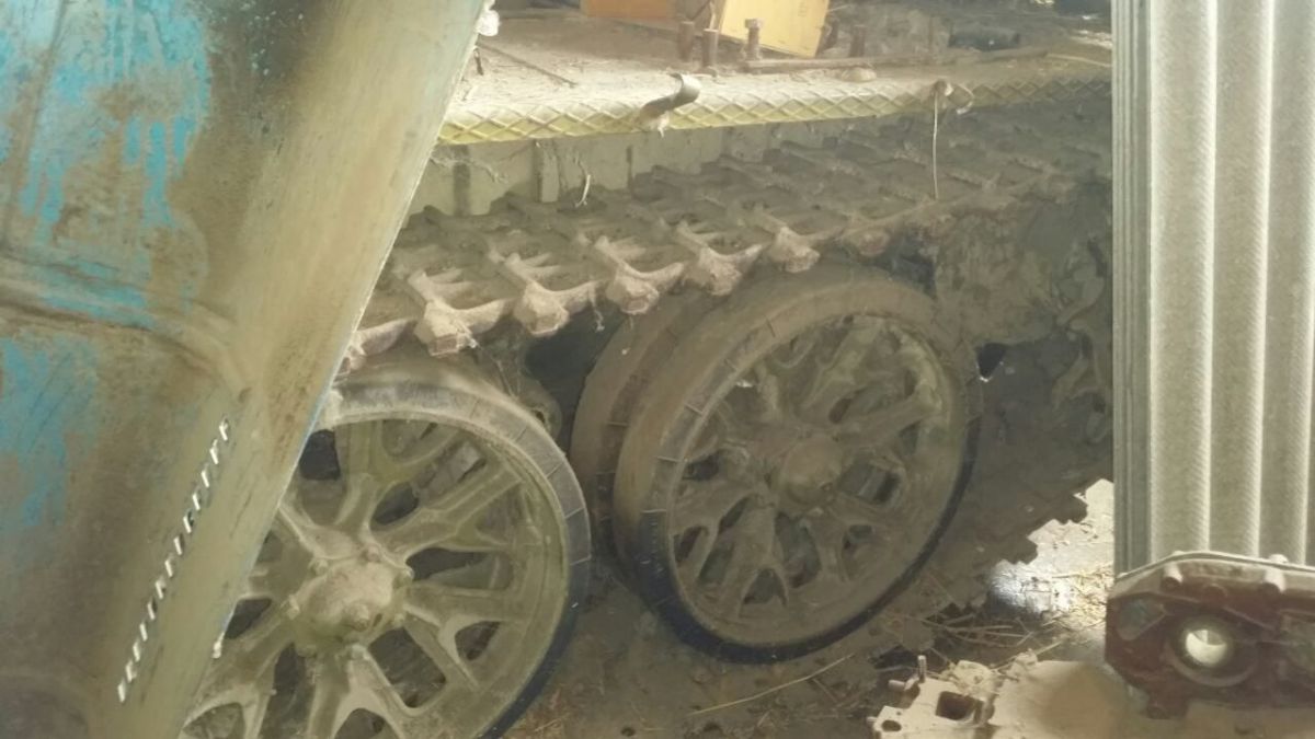 VIDEO. Ofițerii SIS au descoperit un tanc dezasamblat în gospodăria unui locuitor din Anenii Noi