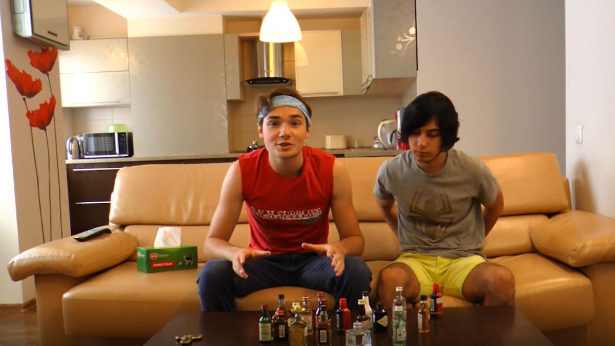 VIDEO. Parodie marca Zerodoi: Cum Ilies vlogs degustă diverse tipuri de băuturi