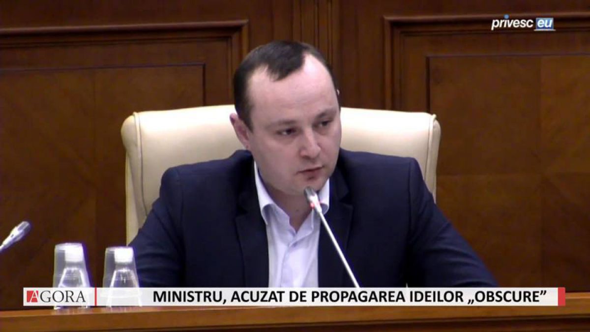 VIDEO. PSRM a cerut audierea ministrului Educației în Parlament. Schimb de replici între Voronin, liberali și socialiști
