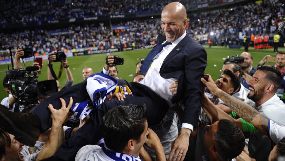 VIDEO. Real Madrid, la cel de-al 33-a titlu de campioană. Jucătorii l-au stropit pe Zidane cu șampanie: „Merci, Zizou”