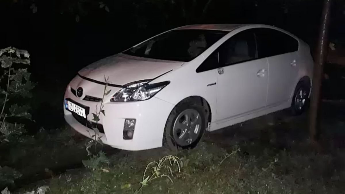 VIDEO. Reținut în timp ce fura accesoriile unei Toyota Prius, parcată într-o curte la Buiucani