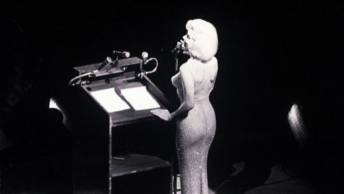 VIDEO. O rochie purtată de Marilyn Monroe, vândută pentru 4,8 milioane de dolari