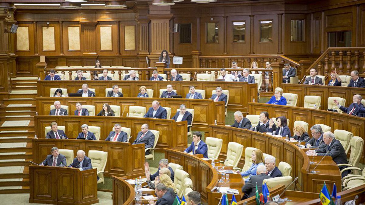 VIDEO. Să nu aibă salarii mai mari decât ale lor. PCRM a cerut ca funcționarii numiți de Parlament să aibă lefuri mai modeste