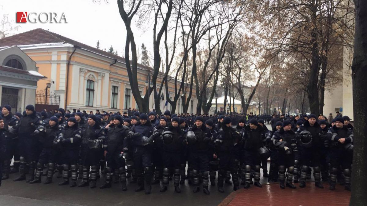 VIDEO. Situația în Chișinău, la orele amiezii: Reședința Președinției înconjurată de poliție