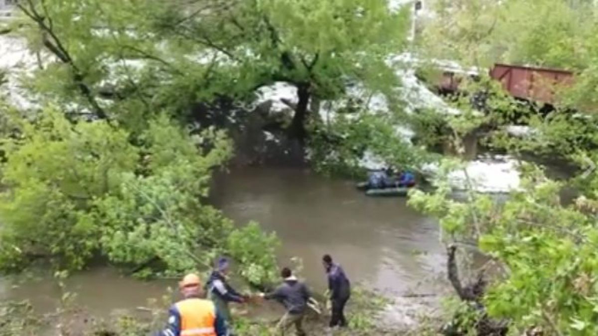 VIDEO. Situația pe râul Bâc: Zona Gării de Nord, în pericol iminent de inundații