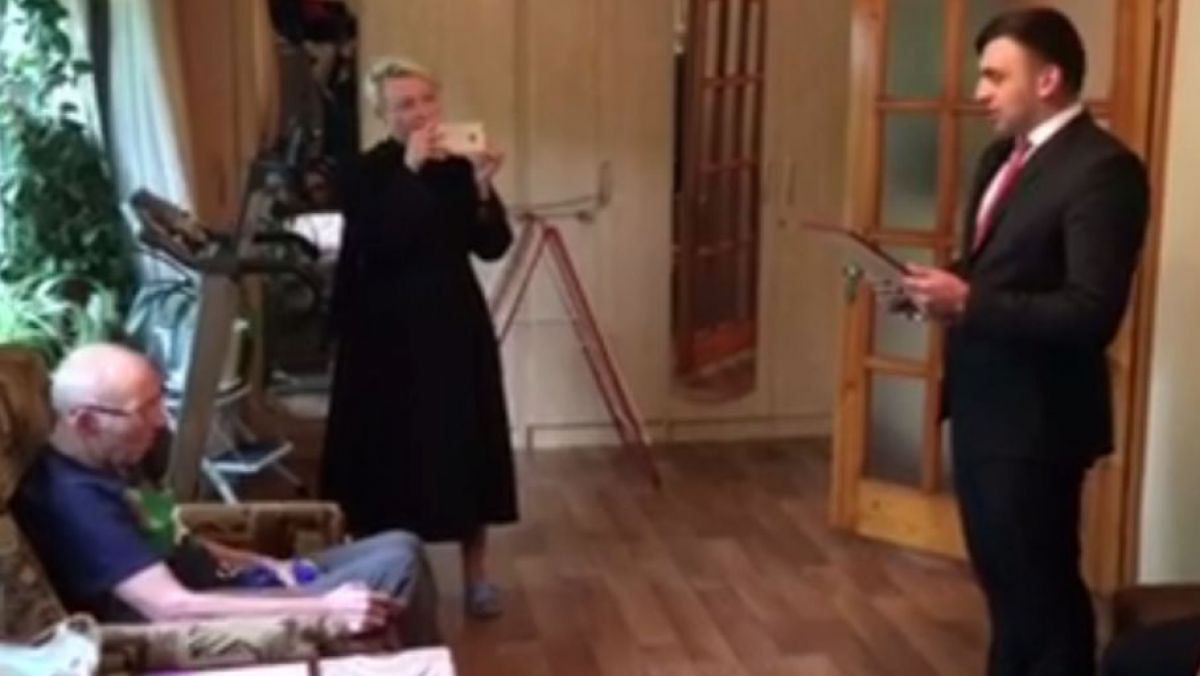 VIDEO. Urschi, emoționat până la lacrimi: De Sfântul Gheorghe șeful de la AGEPI i-a dedicat o poezie
