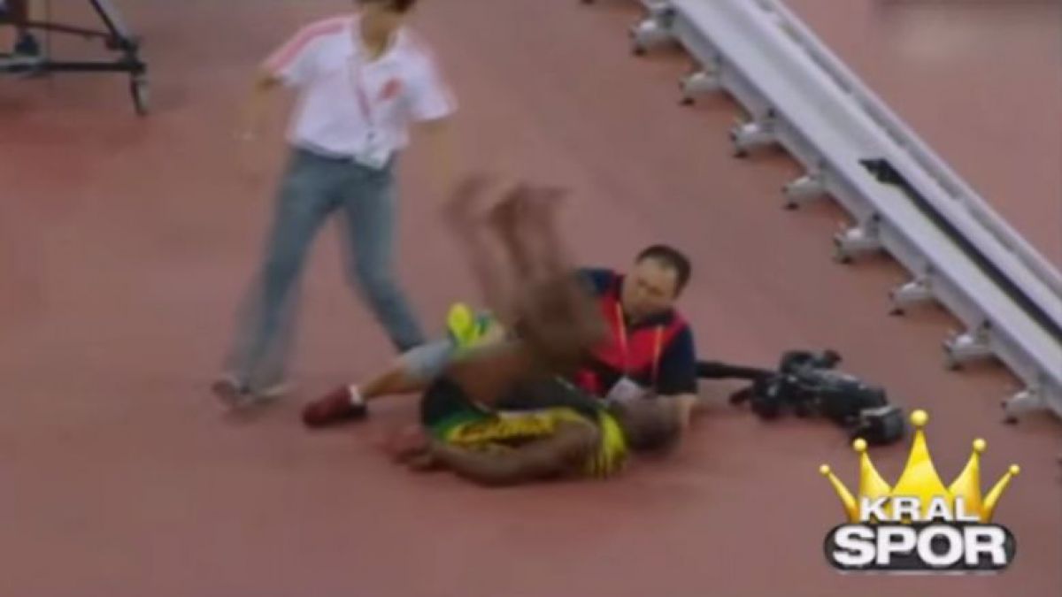 VIDEO. Usain Bolt, pus la pământ de un cameraman