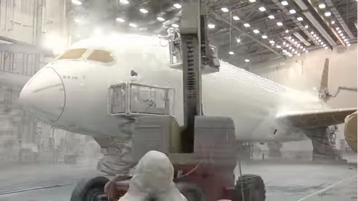 VIDEO. Vezi cum se construiește o aeronavă de aproape 300 de pasageri