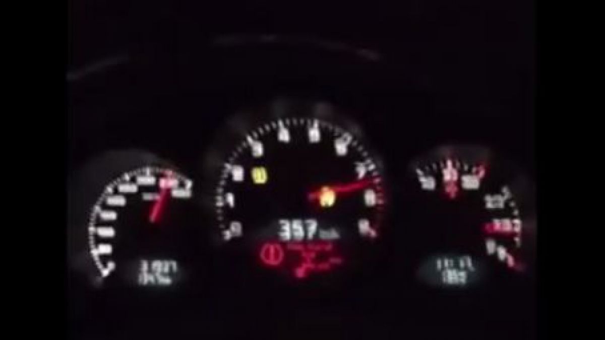VIDEO. Vitezomanul de pe Facebook: Conduce un Porsche cu 358 km/h în zona Aeroportului Chișinău