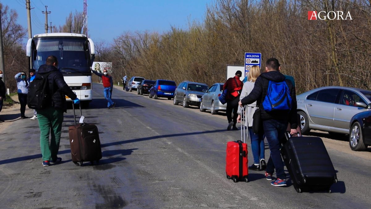 NO COMMENT: Moldovenii din diasporă intră în țară pe jos (VIDEO)