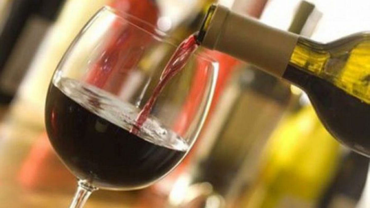 Vinul ar putea fi exclus din lista băuturilor alcoolice și inclus în cea de produse alimentare