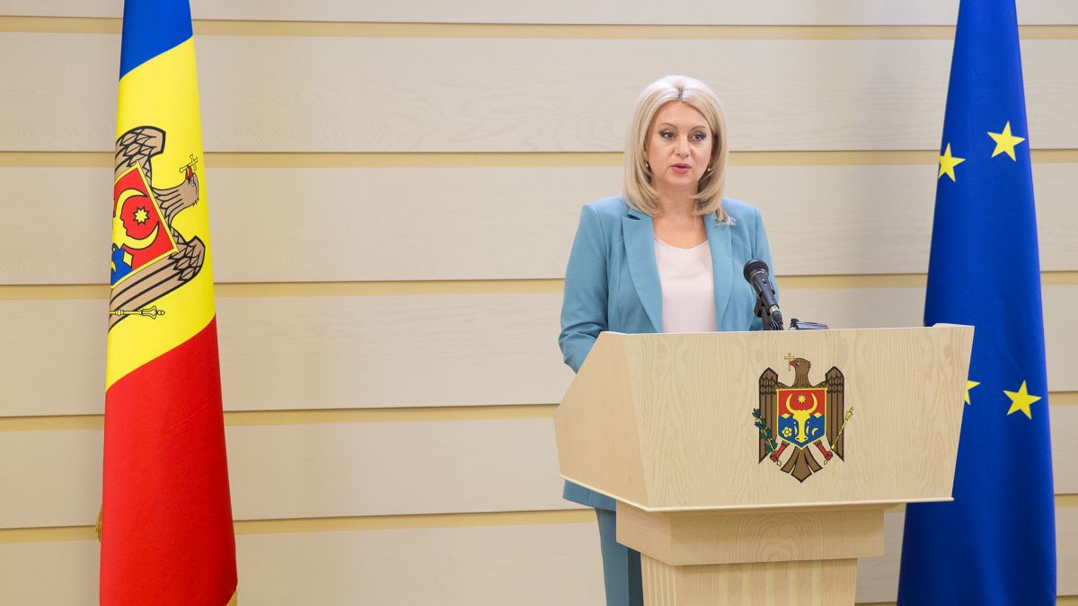 Violeta Ivanov promite că n-o să-l dezamăgească pe Vladimir Voronin (FOCUS)