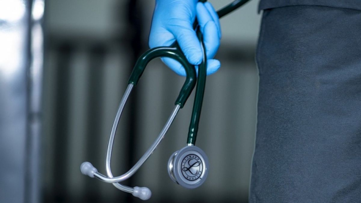 Virusul COVID-19 a luat viața unui medic stomatolog. Constantin Usatîi avea 79 de ani