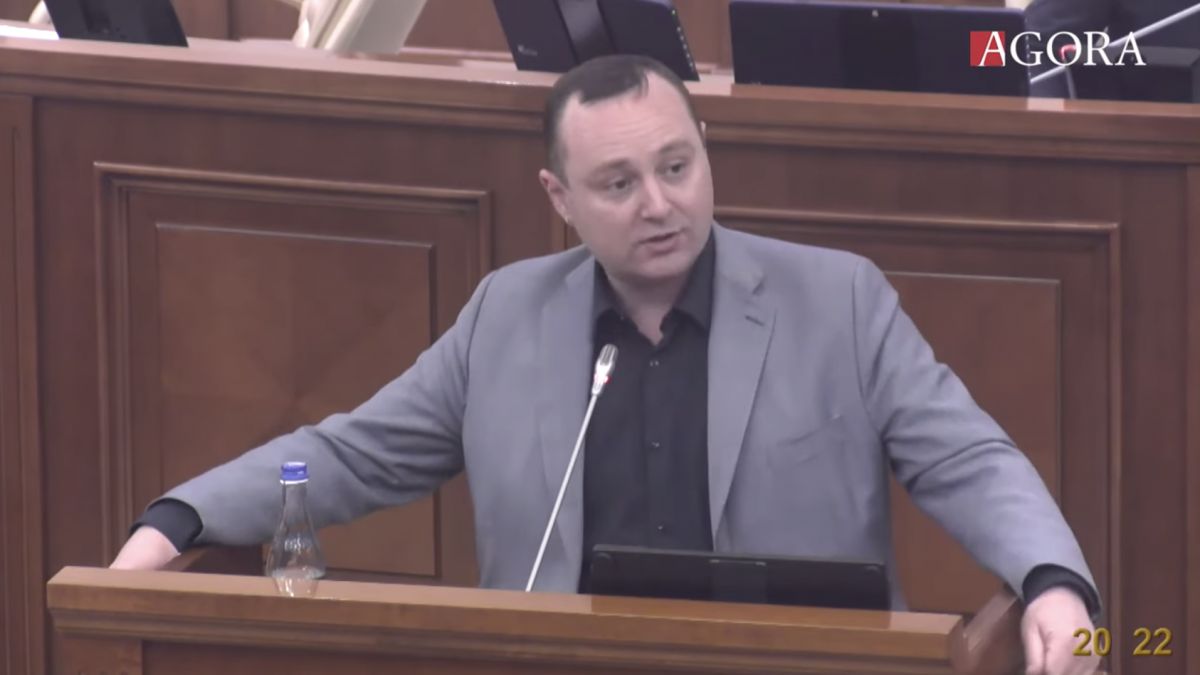 Vlad Bătrîncea, provocat să trăiască cu 1.500 de lei oferiți asistenților de pe Ambulanță. Ce salariu a ridicat parlamentarul anul trecut