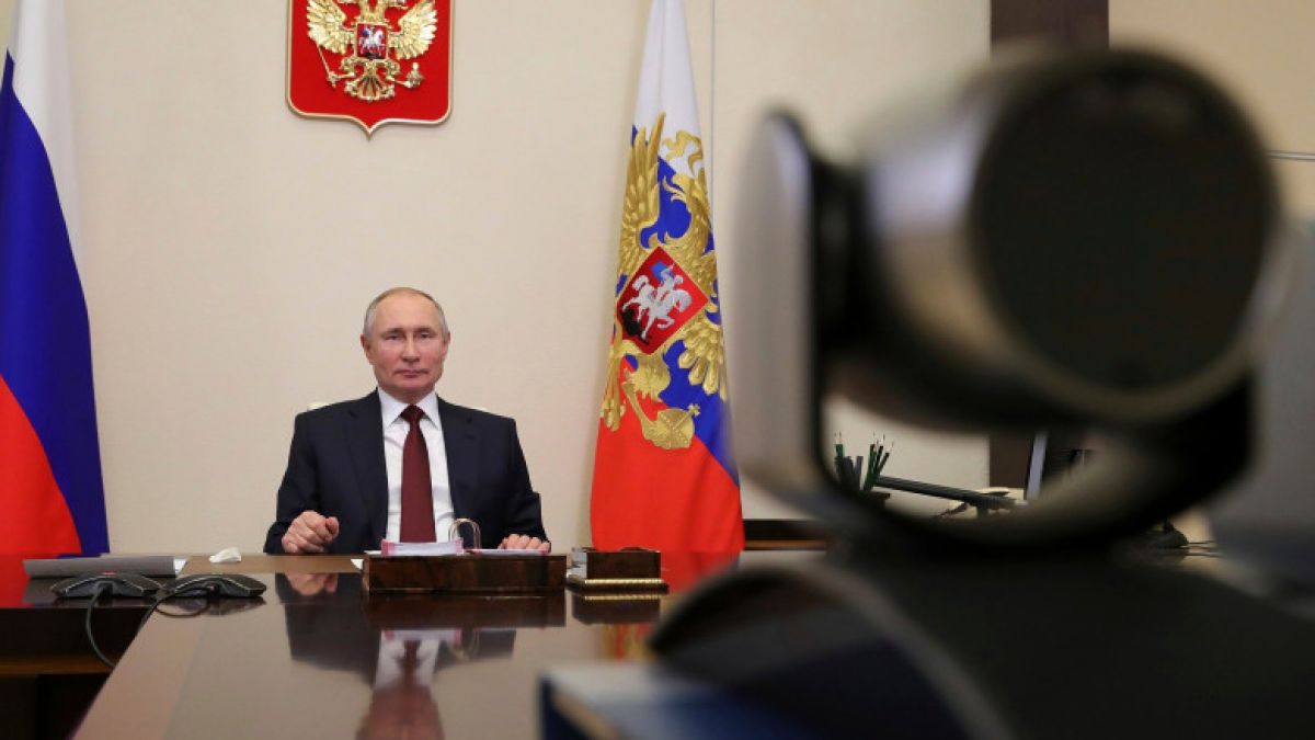 Vladimir Putin a intrat în izolare după ce câțiva membri ai anturajului său s-au îmbolnăvit de COVID-19