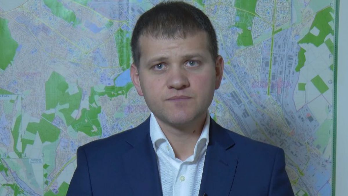 „Voi merge de la casă la casă, de la om la om”. Valeriu Munteanu a depus actele pentru a candida la Primărie