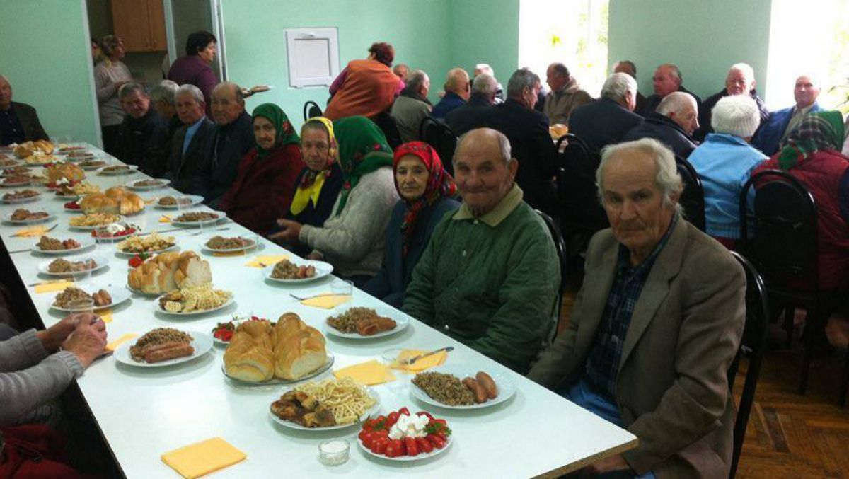 Vor avea un prânz cald. Donația care va aduce fericire în inimile săracilor de la Puhoi