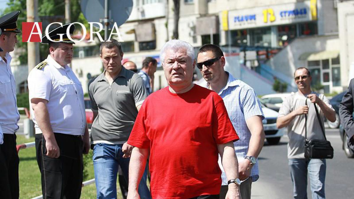 Voronin și-a stricat buletinul la alegerile pentru primăria capitalei
