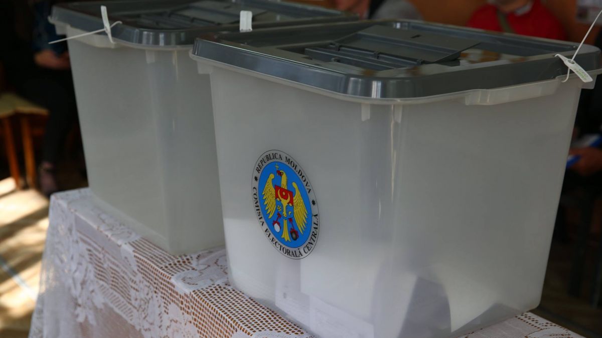 Votarea în grup, intimidarea sau prezența persoanelor neautorizate. Incidente care au crescut la acest scrutin prezidențiale