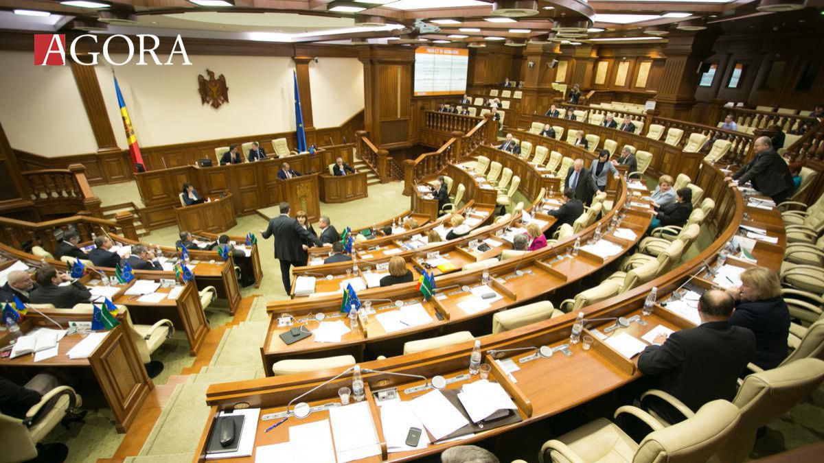 Votat în prima lectură! Pretendenții la funcția de președinte vor strânge câte 15 mii de semnături la înregistrare