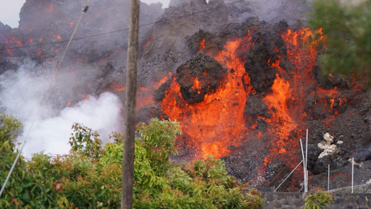 Vulcanul din La Palma a emis deja peste 20.000 de tone de dioxid de sulf