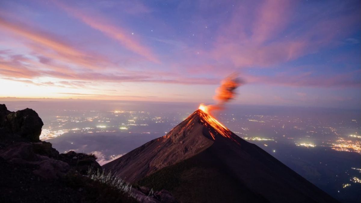 Vulcanul Pacaya din Guatemala a erupt vineri, pentru a doua oară în ultimele trei zile