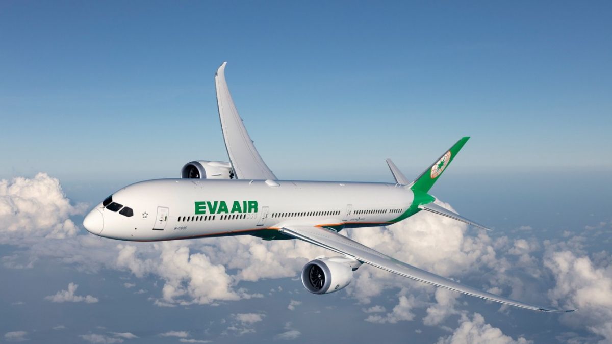 Zbor spre nicăieri: O companie aeriană îi plimbă trei ore pe cei care vor să călătorească, dar nu pot din cauza restricțiilor