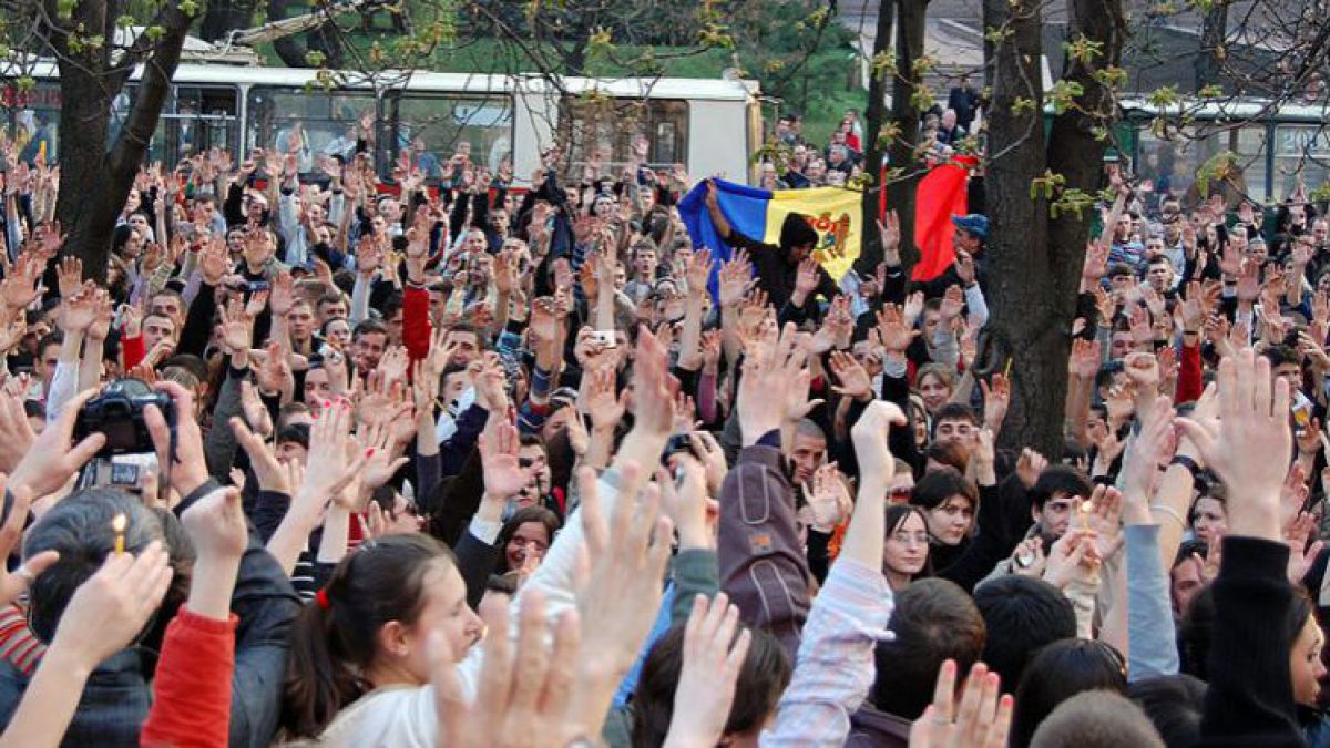 ZdG: Zeci de funcționari importanți la 7 aprilie 2009 conduc astăzi R. Moldova