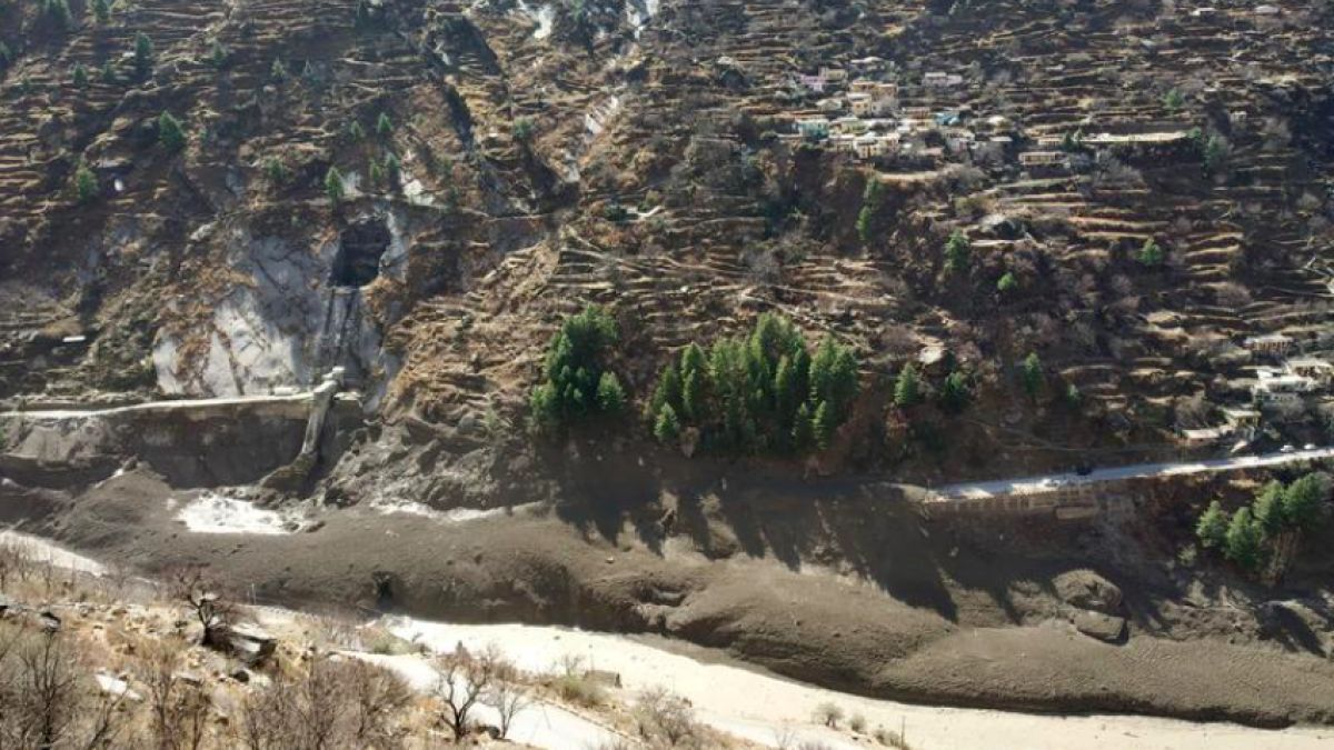 Zeci de oameni au murit în India după ce un ghețar s-a prăbușit într-un lac