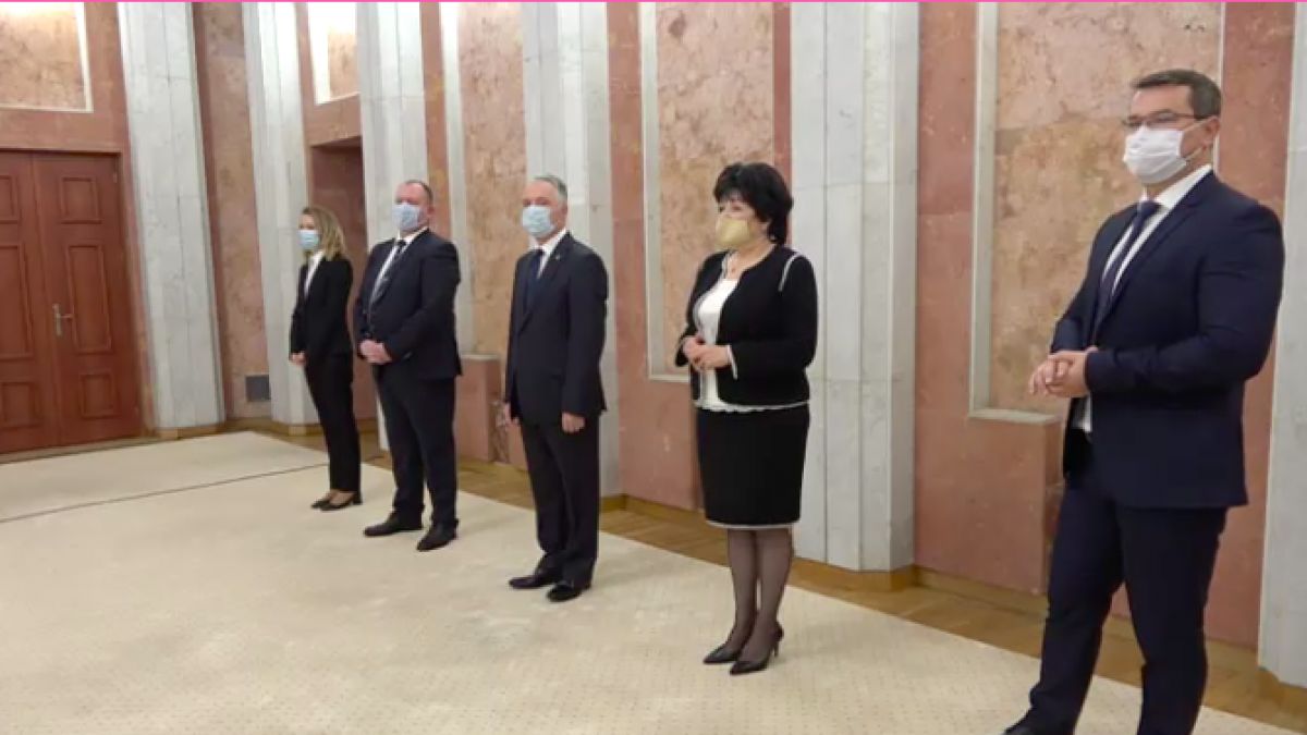 Zis și făcut: Noii miniștri desemnați de premierul Ion Chicu au depus jurământul (FOTO)