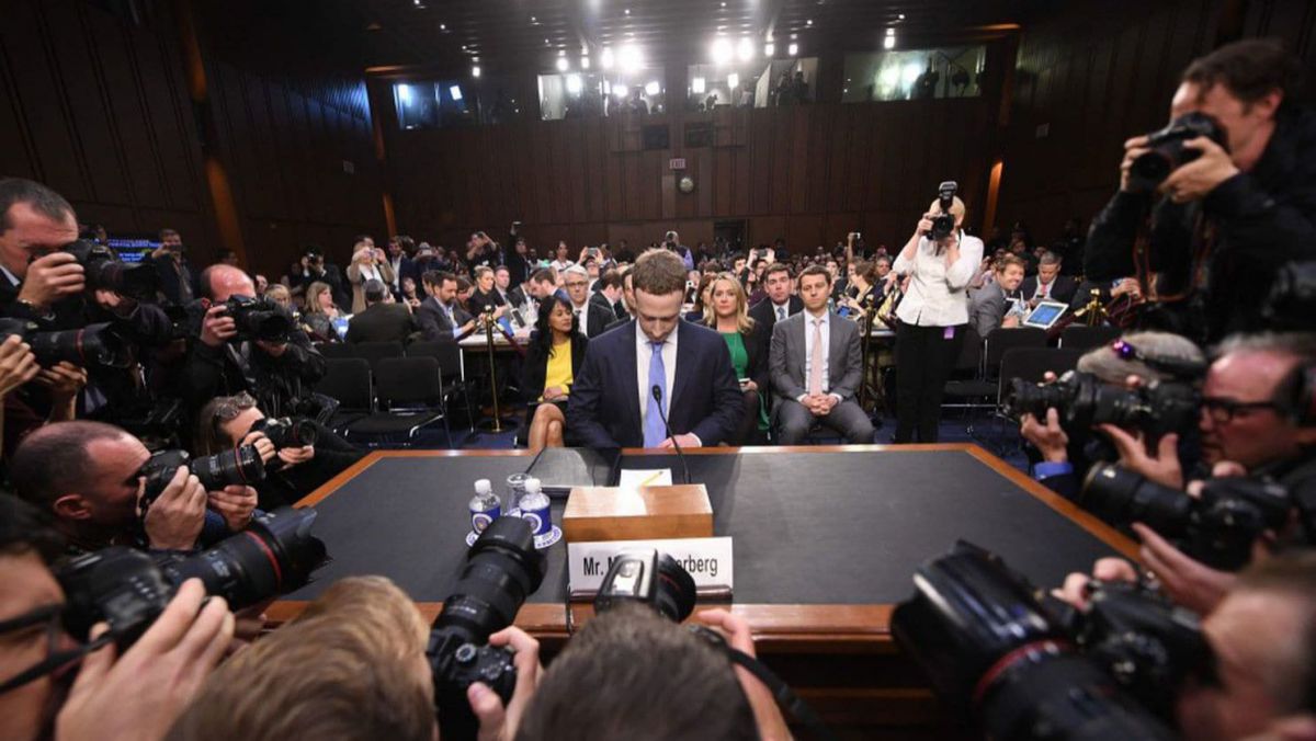 Zuckerberg a fost audiat în Congresul SUA. Șeful Facebook își asumă răspunderea pentru problemele create de accesul la date