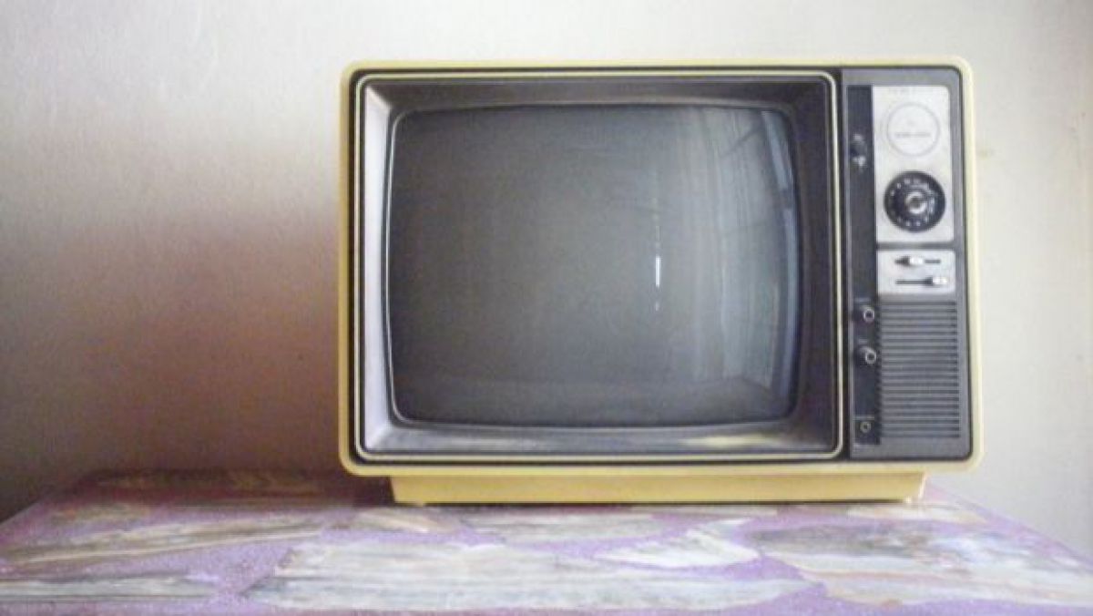Și-a reclamat soția pentru înjurături în fața televizorului