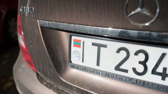 Autoritățile de la Chișinău continuă să elibereze numere de înmatriculare neutre pentru șoferii transnistreni. Chicu: „Sper că au înțeles mesajul”